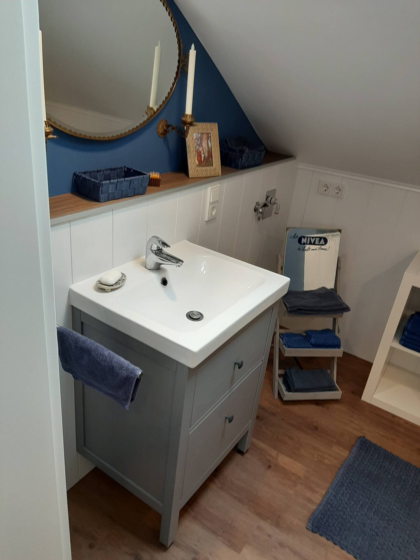 Modernes Bad der Dachgeschosswohnung